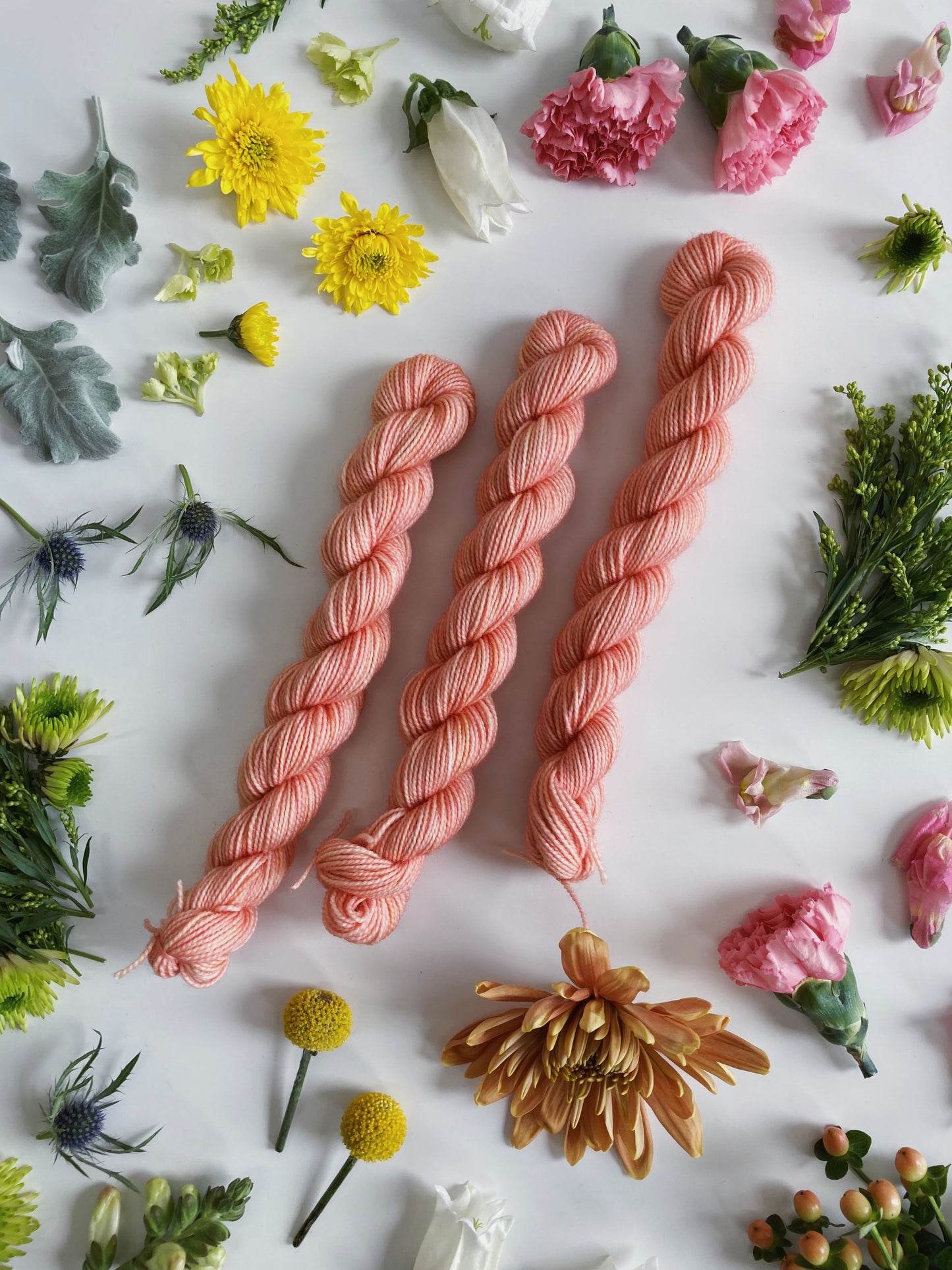 MINI SKEIN Color No. 08 Bright Peach