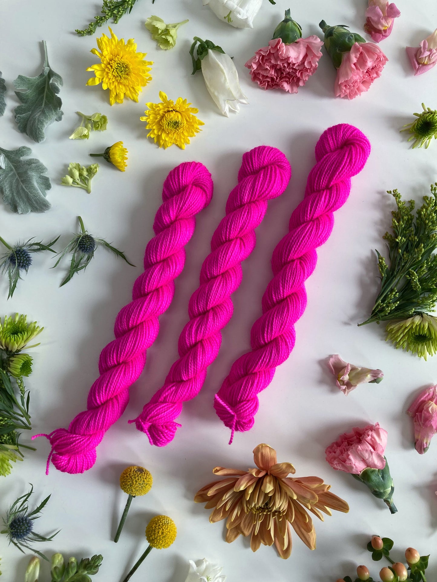 MINI SKEIN Color No. 27 Fuchsia