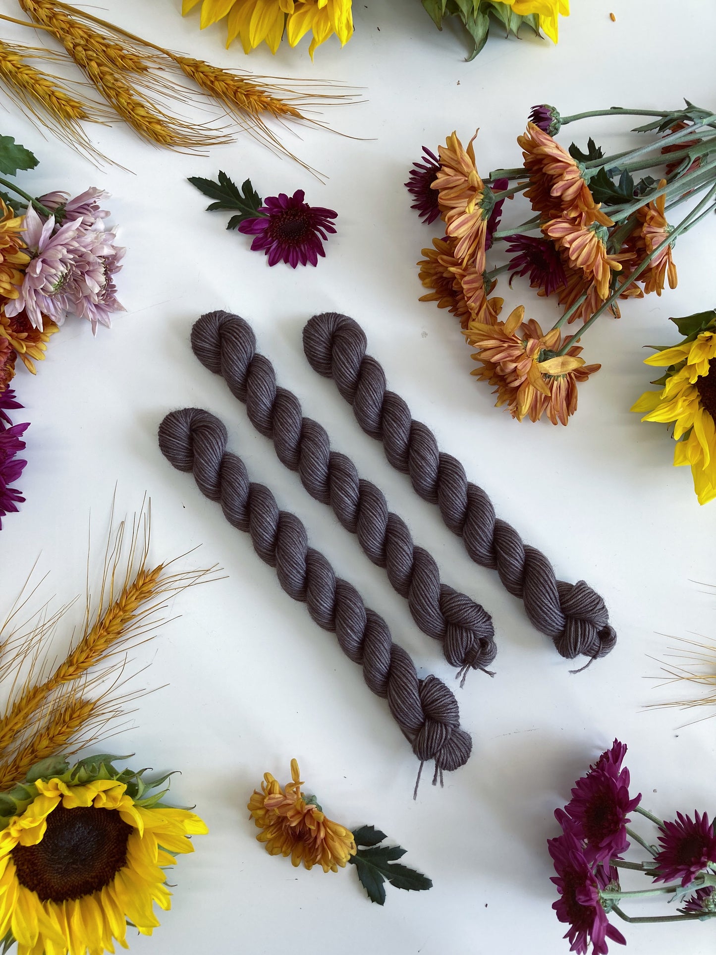 MINI SKEIN Color No. 29 Earthy Gray